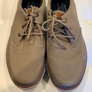 Men’s sketchers relax fit sneaker/dress shoe
